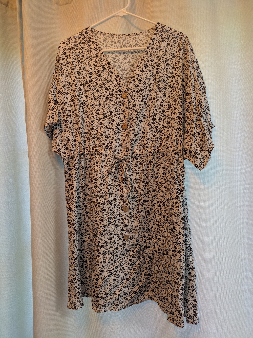 Floral Button-Front V-Neck Dress in Black and Cream